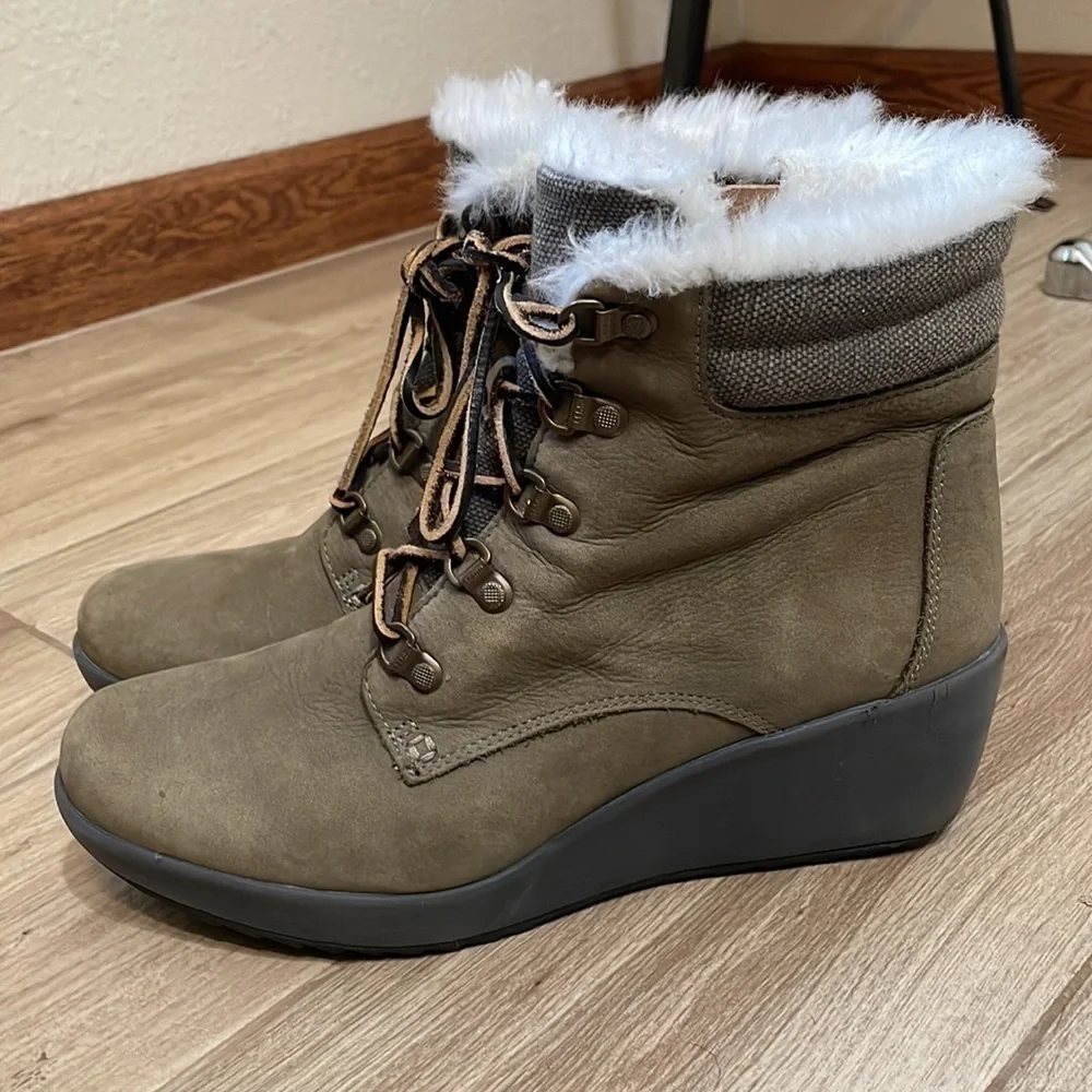 Sperry faux fur lace up wedge boots
